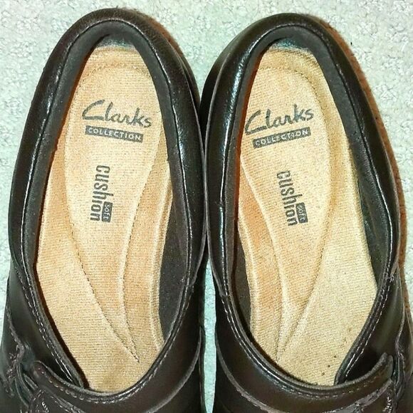 CLARKS Slip On Comfortable Cushion Shoe Size 7 - Picture 3 of 5
